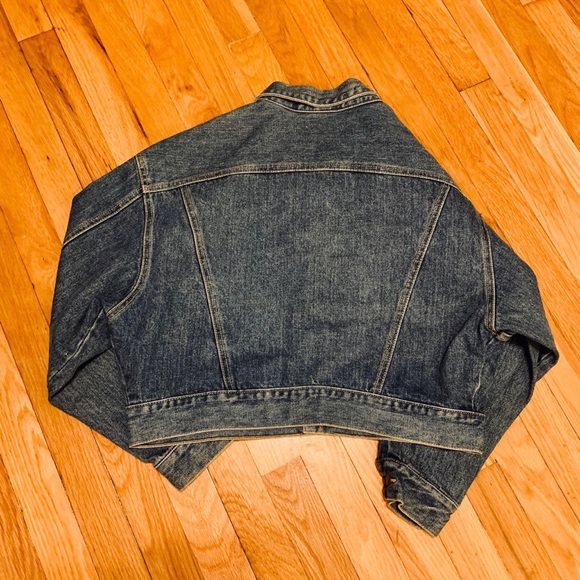 VINTAGE GUESS CROPPED DENIM JACKET! - Picture 2 of 4